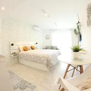 torremolinos-new-central-studio-plata-with-balcony.hotelsinnerja.org/